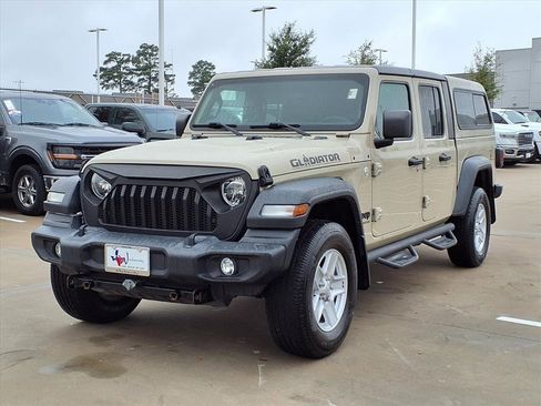 Used 2020 Jeep Gladiator Sport w/ Quick Order Package 24S image 3