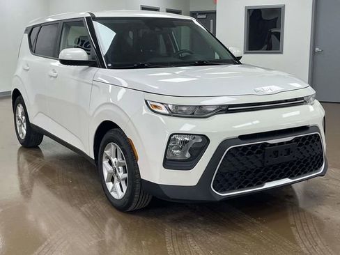 Used 2022 Kia Soul LX w/ Technology Package image 3