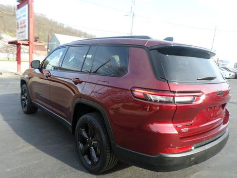 Used 2023 Jeep Grand Cherokee L Laredo image 7