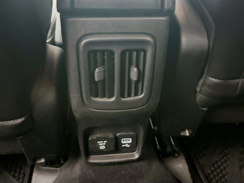 Used 2017 Jeep Compass Trailhawk AWD/4WD image 25