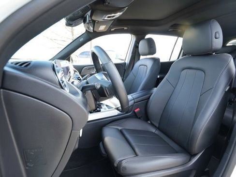 Used 2025 Mercedes-Benz GLB 250 4MATIC image 36