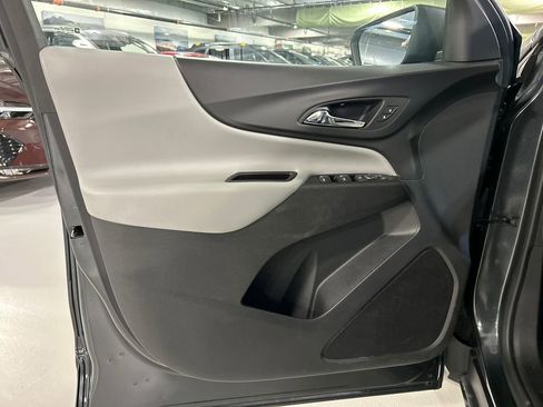 Used 2020 Chevrolet Equinox LS w/ LS Convenience Package image 9