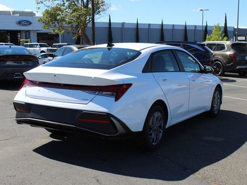 New 2026 Hyundai Elantra Hybrid FWD image 7