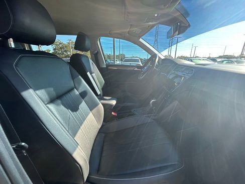 Used 2022 Volkswagen Tiguan SE image 35