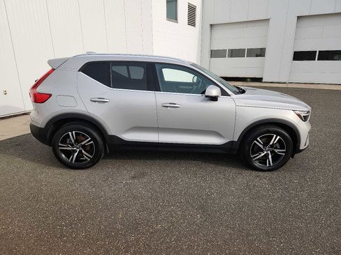 Used 2025 Volvo XC40 B5 Core image 7