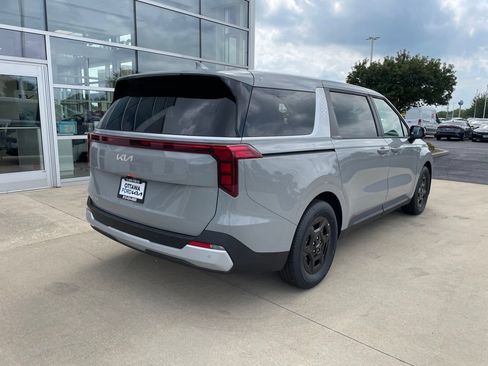 New 2027 Kia Carnival FWD image 5