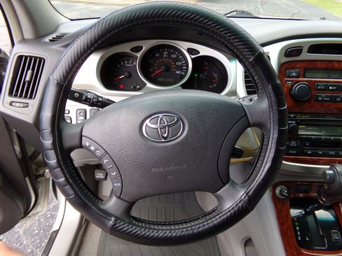 Used 2004 Toyota Highlander Limited AWD/4WD image 35