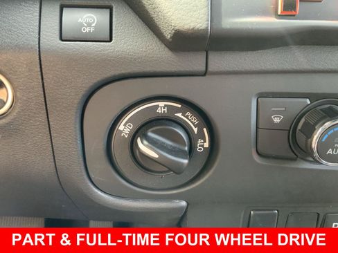 Used 2025 Nissan Frontier PRO-4X AWD/4WD image 7