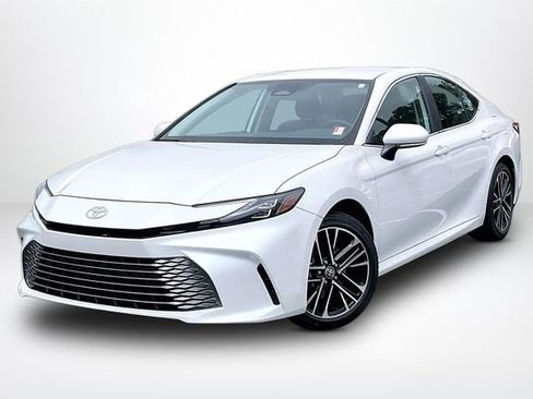 Used 2025 Toyota Camry XLE image 2
