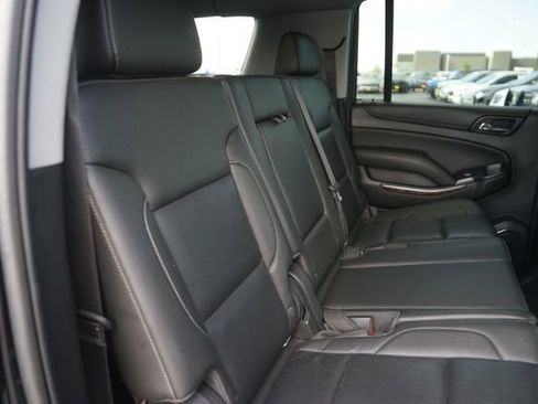 Used 2018 Chevrolet Suburban LT RWD image 18