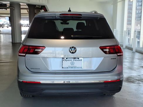 Used 2024 Volkswagen Tiguan SE w/ Panoramic Sunroof Package AWD/4WD image 5
