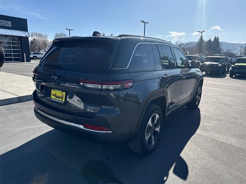 Used 2023 Jeep Grand Cherokee 4WD 4xe image 2