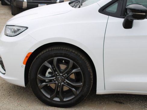 New 2026 Chrysler Pacifica Select image 7