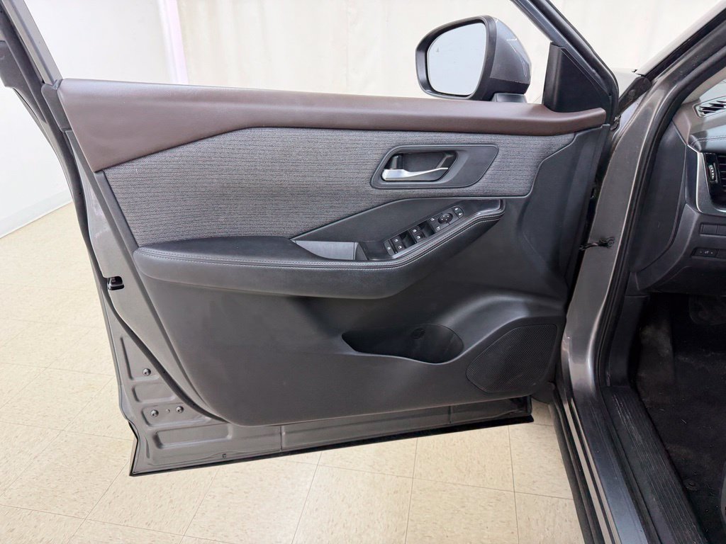 Used 2021 Nissan Rogue SV AWD/4WD image 17