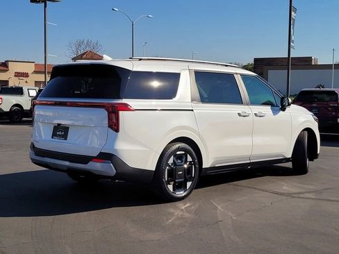 New 2026 Kia Carnival EX image 5