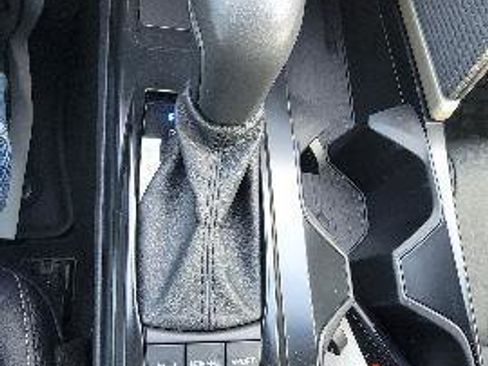 Used 2025 Toyota Camry SE image 14