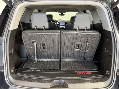 Used 2023 GMC Acadia SLT w/ Technology Package AWD/4WD image 15