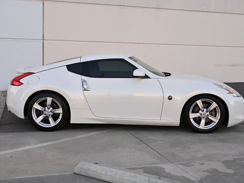 Used 2010 Nissan 370Z Coupe image 8