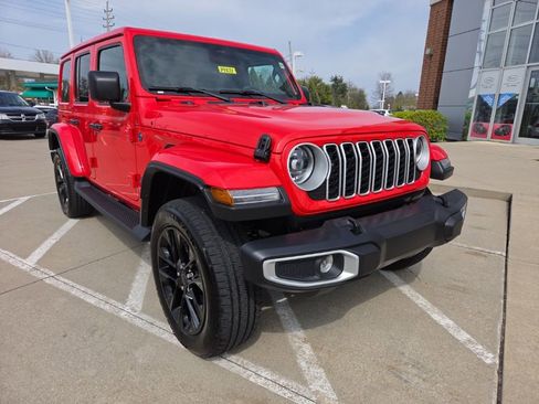 Used 2025 Jeep Wrangler Unlimited Sahara image 3