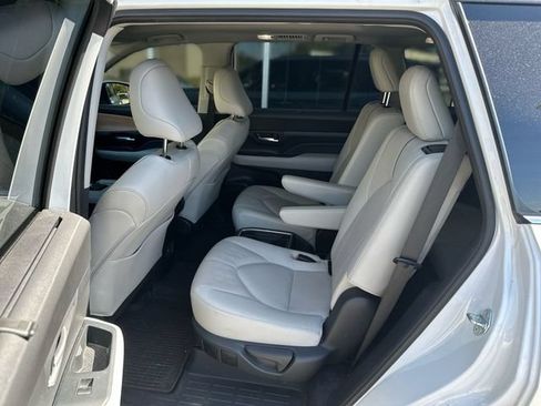 Used 2024 Toyota Grand Highlander AWD image 23