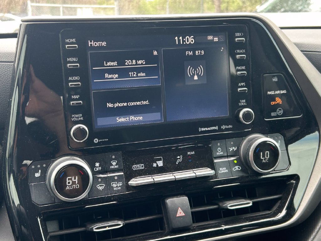 Used 2020 Toyota Highlander XLE FWD image 33