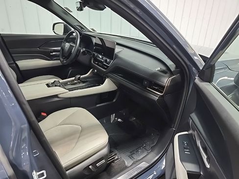 Used 2024 Toyota Grand Highlander AWD Hybrid image 16