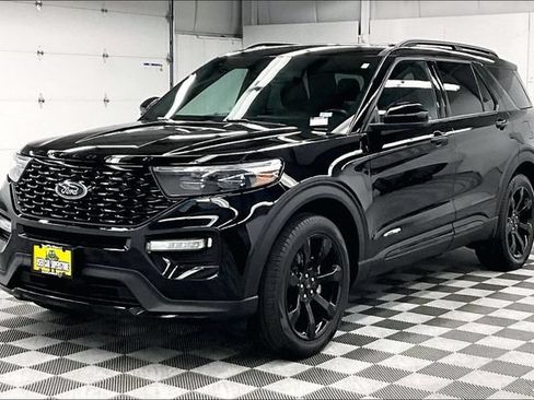 Used 2023 Ford Explorer ST-Line w/ Class IV Trailer Tow Package AWD/4WD image 12