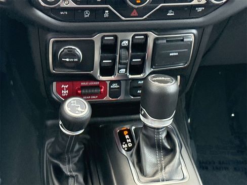 New 2025 Jeep Gladiator Mojave w/ Convenience Group image 17