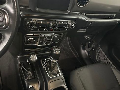 Used 2022 Jeep Gladiator Willys image 17