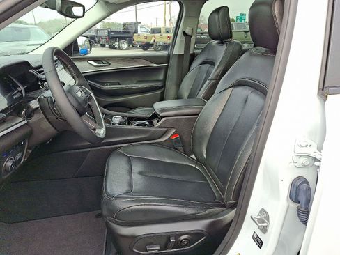 Used 2022 Jeep Grand Cherokee Limited 4xe image 13