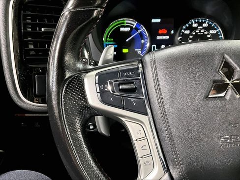 Used 2021 Mitsubishi Outlander LE image 23