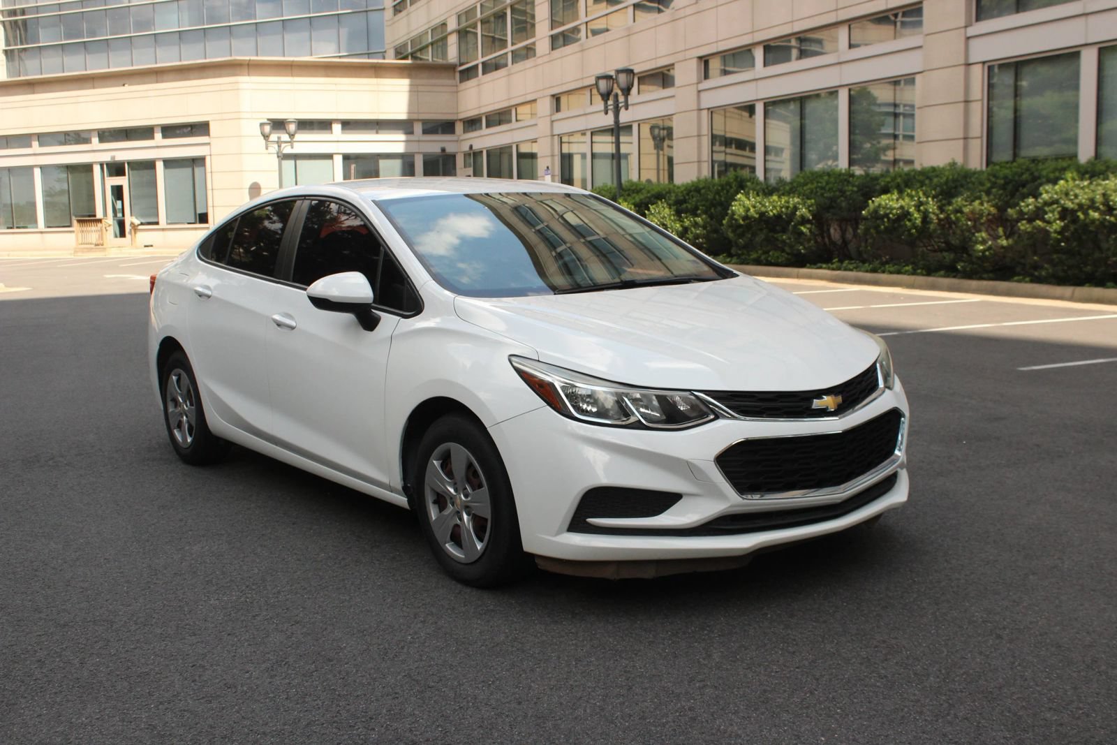 Used 2018 Chevrolet Cruze LS FWD image 1