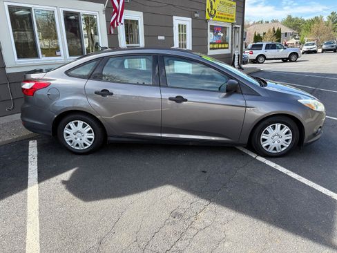 Used 2014 Ford Focus S FWD image 4
