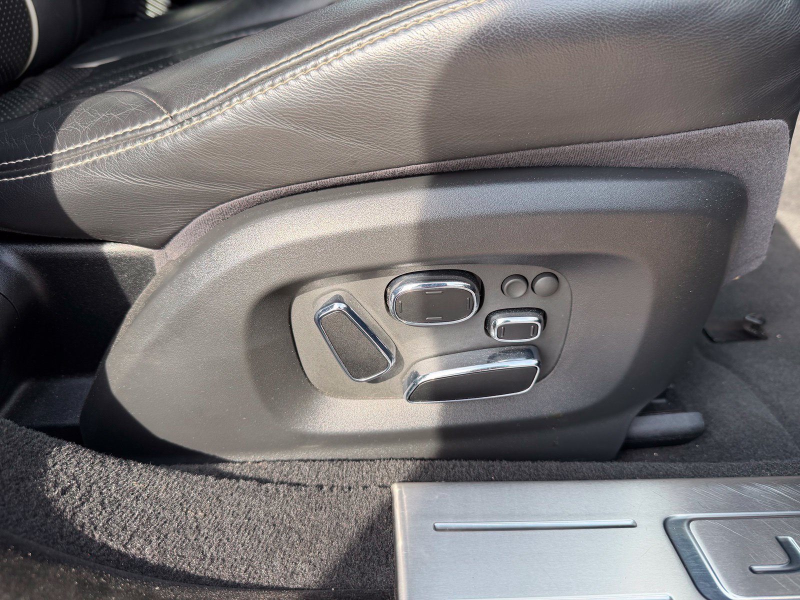 Used 2015 Jaguar XJ L Portfolio RWD image 39