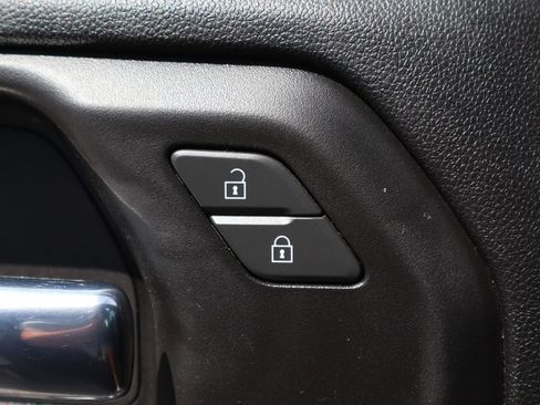 Used 2023 Chevrolet Silverado 1500 Custom AWD/4WD image 18