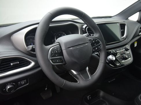 New 2027 Chrysler Pacifica Select AWD/4WD image 33