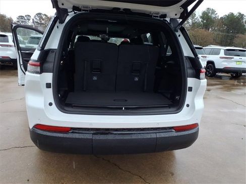 New 2025 Jeep Grand Cherokee L Limited image 18