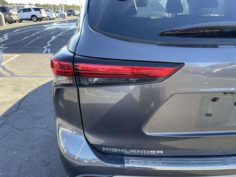 Used 2021 Toyota Highlander Platinum image 19