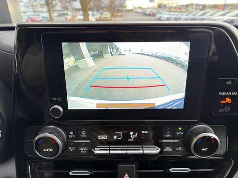 Used 2023 Toyota Highlander LE image 24