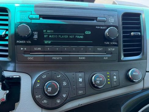 Used 2012 Toyota Sienna LE FWD image 25