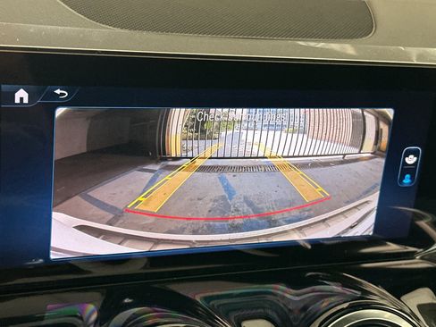 New 2025 Mercedes-Benz GLB 250 4MATIC image 18