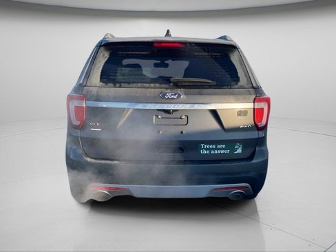 Used 2017 Ford Explorer XLT w/ Equipment Group 202A image 8