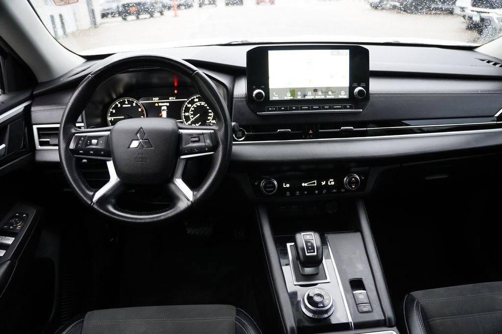 Used 2024 Mitsubishi Outlander SE AWD/4WD image 18