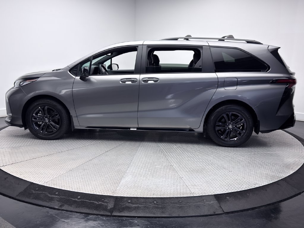 Used 2026 Toyota Sienna XSE AWD/4WD image 8