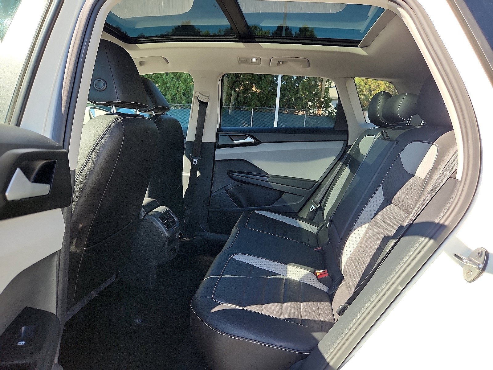 Certified 2022 Volkswagen Taos SEL AWD/4WD image 10