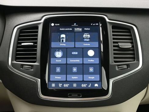 Used 2024 Volvo XC90 B5 Core w/ Protection Package Premier AWD/4WD image 16