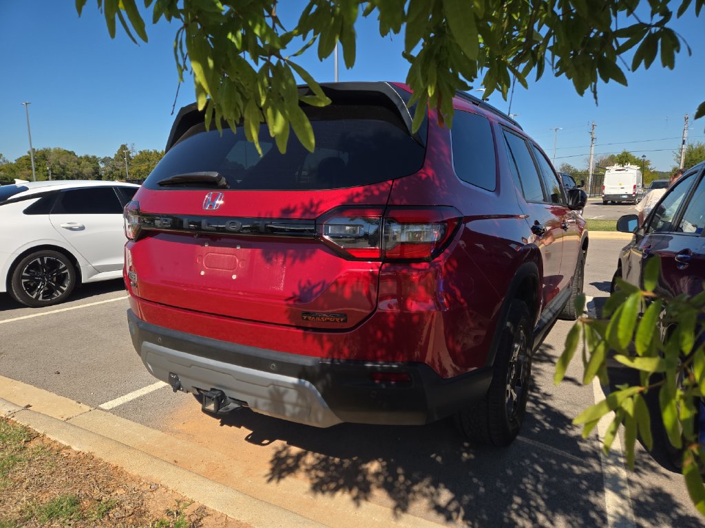 Used 2023 Honda Pilot TrailSport image 3