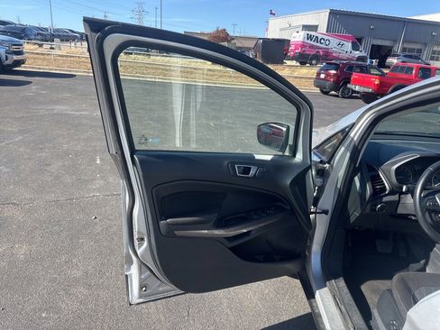 Used 2019 Ford EcoSport SE w/ SE Convenience Package image 10
