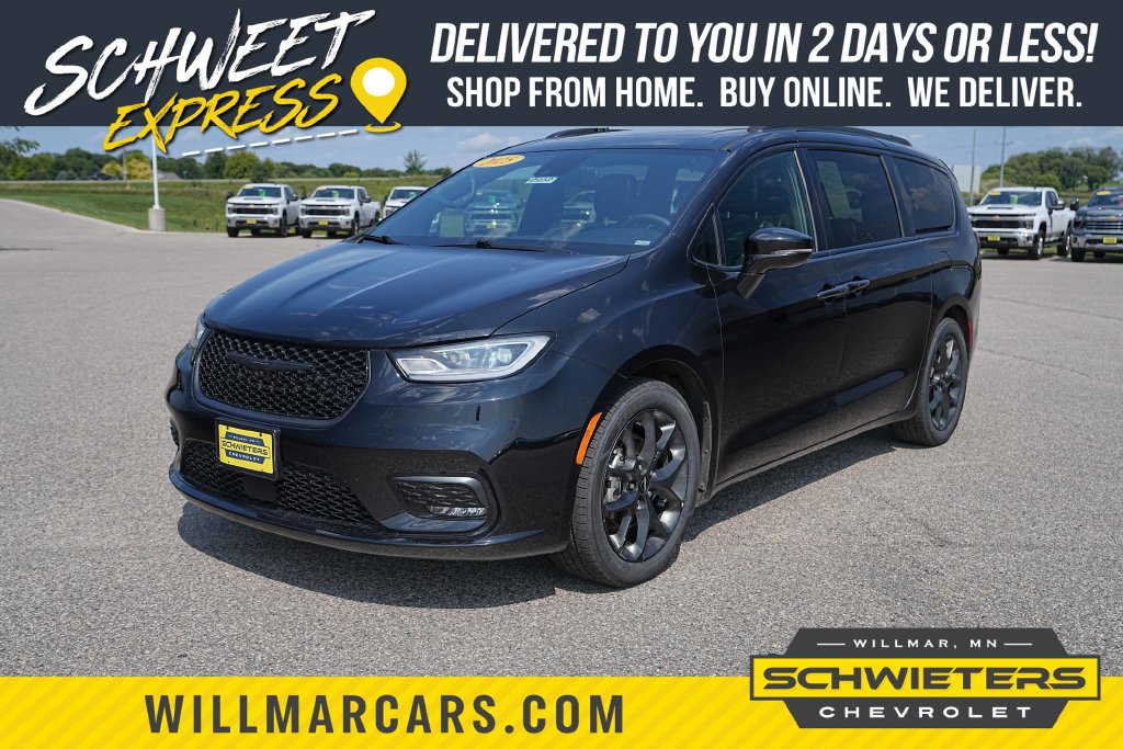 Used 2025 Chrysler Pacifica Limited FWD image 1