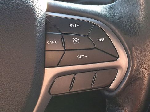 Used 2019 Jeep Grand Cherokee Altitude image 17